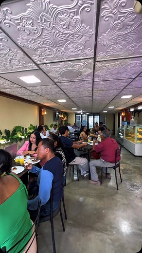 Y con ustedes ¡La nueva sucursal de Dulce Bocado! 💙 No solo estamos aperturando un nuevo local, sino el inicio de un gran sueño. A partir de ahora podrás disfrutar de un delicioso café, brunch y postres deliciosos en estas nuevas instalaciones ☕️ Agradecimientos especiales a todos nuestros proveedores y organizadores de eventos que nos han visto crecer, ustedes son una parte fundamental en nuestra historia ¡Gracias por acompañarnos en este acto ceremonial importante con Dios para un camino llen