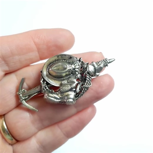 Vintage Alpine Flower Brooch: Edelweiss Flower, Austrian Souvenir Lapel Pin