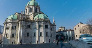 Time lapse - People and traffic in Como with the cathedral in the background. 4K Stock Video
