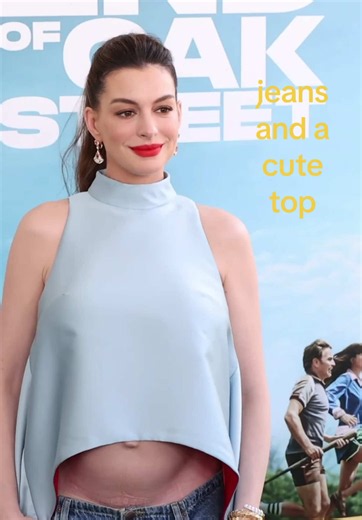 Pregnancy Outfit Ideas: Jeans and a Cute Top for Maternity Style
