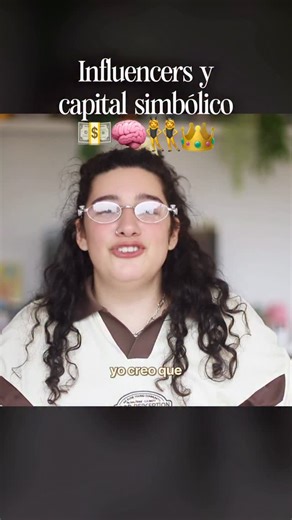 Agus Cabaleiro on Instagram: "BIENVENIDOS AL DIA 3 DEL ESPECIAL DIARIO DE YOUTUBE ★11 Reflexiones antes de terminar el 2025★ VIDEO NUEVO TODOS LOS DIAS A LAS 12 DEL MEDIODIA HORA ARG HASTA EL 31❤️ Hoy cualquiera con seguidores y un aro de luz puede hablarte de salud mental, de alimentación, de finanzas, de traumas de infancia o de cómo curarte el alma con un batido de kale. Y lo peor no es que lo digan, es que les creemos. Porque sentimos que los conocemos, que son cercanos, que si nos cruzáramo