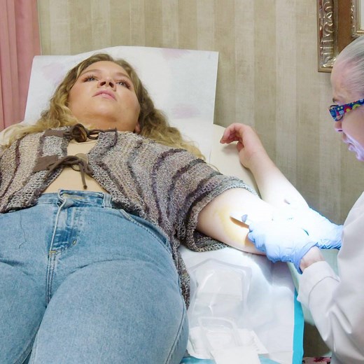 622K views · 478 reactions | Have you been considering getting a birth control implant? You might be wondering how much it hurts, how long it lasts, and what the side effects REALLY are. One girl let us tag along to watch her get an implant for the VERY first time to see if it's as scary as it sounds. Besides that GIANT needle, it honestly looks like nbd. | Seventeen | Facebook