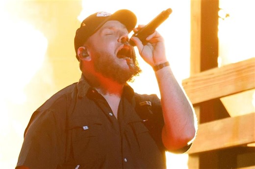 Luke Combs 2026 Tour: Opening Night Set List - NewsBreak