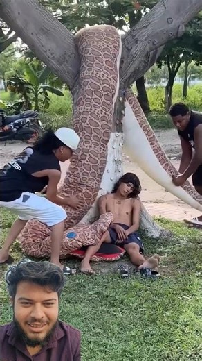 "Anaconda Prank Gone Wrong! 😂🐍 Sab Dar Kar Bhag Gaye!"