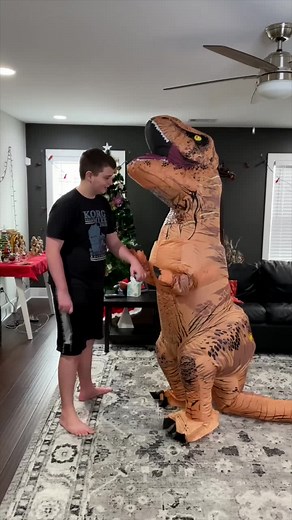 Calvisaurus, Part 2 of 3: The Transformation 🦖 #uploadsoffun #fyp #comedy #funny