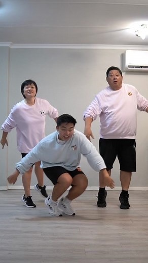 I am posting a YouTube video soon on how i taught my parents this dance 😌 Who wants to see it ? 👀 Subscribe to my youtube to be the first to see ☝🏼 #wagabietjie #uJonesFam #dance #amapiano #fyp #trend #tiktoksa #dancechallenge #letsgo #family #familytok #mom #dad