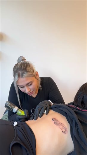 33 reactions | First tattoo? Here’s what you NEED to know before getting inked 類 As a tattoo artist, these are the tips I wish every first-timer knew, so you can avoid regrets and love your tattoo forever 奈✨ #tattootoronto #tattootips #tattooadvice #firsttattoo #tattooprocess | Veronika | Facebook