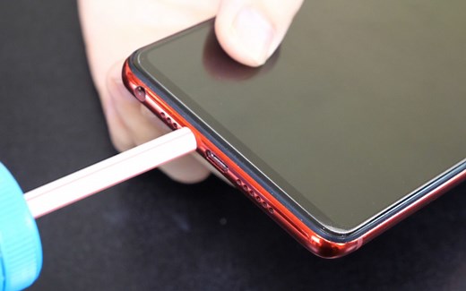 手机扬声器灰尘太多？教你用一根吸管制作简易清理神器，效果很棒