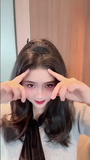 Fluffy hair pad Simple and beautiful hairstyle