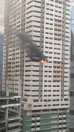3.1M views · 9.3K reactions | SUNOG SA ORTIGAS CENTER, PASIG CITY FIRE ALERT: Isang sunog ang sumiklab sa Grand Emerald Tower, isang residential high-rise building sa Ortigas Center, Brgy. San Antonio, Pasig City, ngayong hapon, Dismember 16, 2024. Agad namang rumesponde ang mga bumbero upang apulahin ang apoy. Inaalam pa ang naging sanhi ng sunog. 1ST ALARM 3:19PM FIRE UNDER CONTROL 3:28PM FIRE OUT 3:39PM | INews Pasig | Facebook