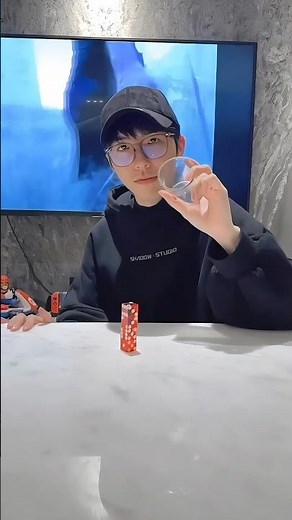 Dice Stacking in slow motion