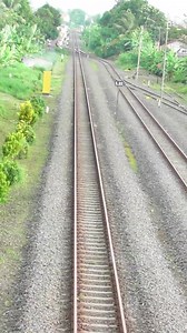 Menggelegar suara mesin lokomotif cc206 menarik rangkaian kereta api malabar #malabar | S Railfans