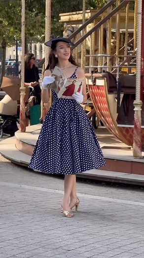 14 reactions | Vintage Fashion #lateks #sport #model #fashionweek #aesthetic #Retro #fyp #chic #1940sfashion #vintagestyle #vintagefashion #slip #lingerielove #nylons #fashionstyle #france #flawless #nylonfashion #vintage #sensual #nice #Dress #briefs #bra #newyear #dress #retro #cute | ғʀᴀɴᴄᴇ ᴅᴀ sɪʟᴠᴀ ғᴀsʜɪᴏɴ | Facebook