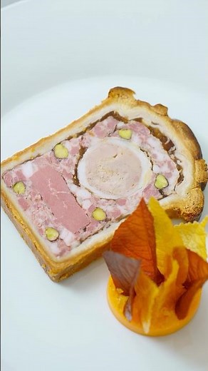 Pâté en Croûte 🥧 Get the Recipe on @gronda.