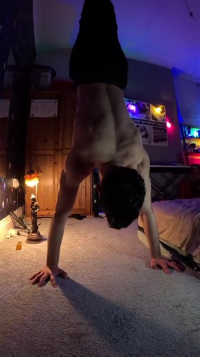 training oahs #calisthenics #onearmhandstand #handstandtraining #hspu #handstandpushup