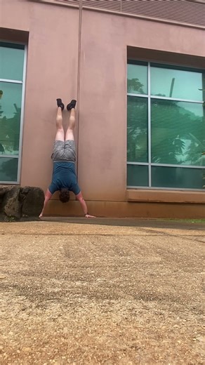 1 wall walk + 2 almost half + 4 mini handstand push-ups after a 1.44 mile run - week 4a