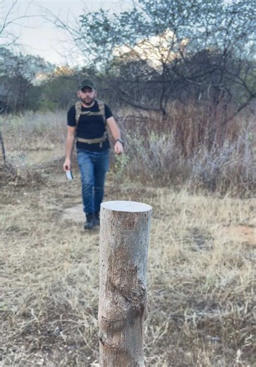 #BushcraftSkills #FireStarter #SurvivalHacks #PrimitiveFire #OutdoorLife 🔥