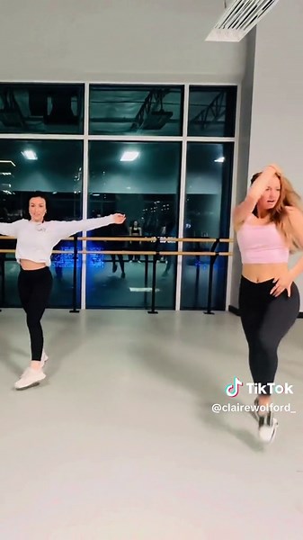 2024 is for dancing with friends 🕺🏼 Choreo:🙋🏼‍♀️ | dancing with a stranger