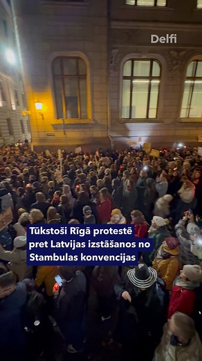 🇱🇻 “Nodevība, nodevība!” Pie Saeimas pulcējas cilvēki, protestējot pret Latvijas izstāšanos no Konvencijas par vardarbības pret sievietēm un vardarbības ģimenē novēršanu un apkarošanu. | Delfi.lv