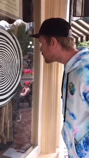 I miss Disneyland 😭 #magic #hypnotize #disneyland #daddydaughter #fyp #waynebutler #comedy #fblifestyle #throwback | Wayne Butler