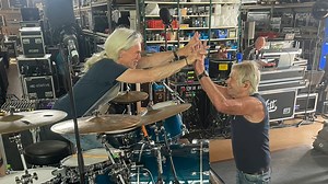 25K views · 1.2K reactions | Wir spielen uns ein und Proben, was das Zeug hält! Was für ein wunderbares Gefühl! Am Freitag können wir ENDLICH wieder live auf der Bühne stehen!   Wir sind bereit, seid ihr es auch? Auf welchen Song freut ihr euch besonders? Wir sehen uns! Euer Matthias | Matthias Reim | Facebook