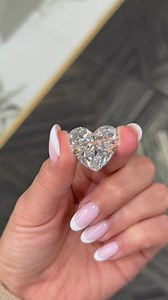 Spreading love and light with BR Gems’ exceptional heart-shaped diamond. Unwrapping a rare beauty of remarkable size, precision, and proportions. A true collector’s stone. Would you wear it as a ring or necklace? | Champagne Gem