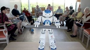 Le robot Zora anime les maisons de retraite