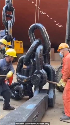 Gaint ship anchor chain | Ship anchor