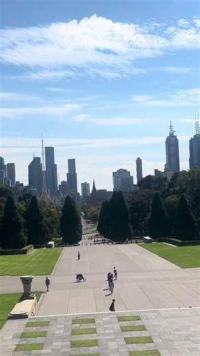 Shrine of remembrance 🏛️🪖 #travel #shrine #melbourne #melbournesights #melbourneblogger