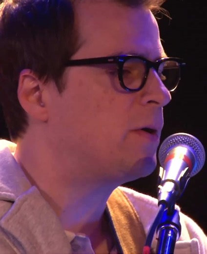Live Performance of 'Go Away' by Weezer