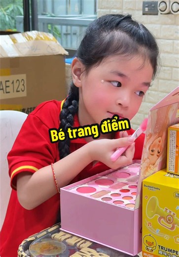 Cốp trang điểm 3 tầng cho bé – bộ đồ chơi trang điểm an toàn