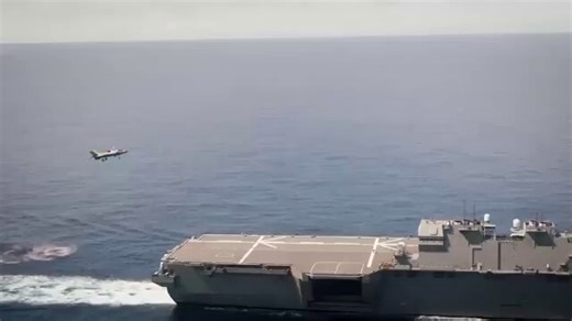 🇯🇵 Japão realizará testes de mísseis Tomahawk com munição real a partir de navio de guerra, em importante marco militar.O Japão realizará testes de mísseis Tomahawk com munição real a partir do destróier de mísseis guiados JS Chōkai neste verão, marcando a primeira validação em situações reais de sua recém-adquirida capacidade de ataque de longo alcance.Os exercícios ocorrerão no Pacífico Oriental com o apoio da 3ª Frota da Marinha dos EUA, testando a integração completa do sistema de mísseis 