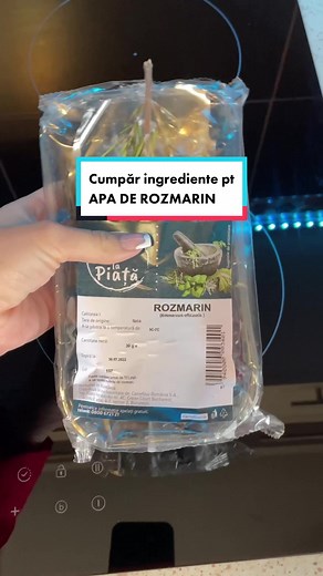 Cum fac apa de rozmarin pentru creșterea părului? Tratament natural cu rozmarin, scorțișoară și ulei de mentă