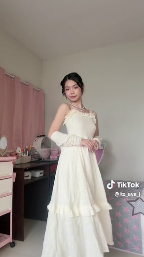 Stunning Flowy White Dress Outfits for Women