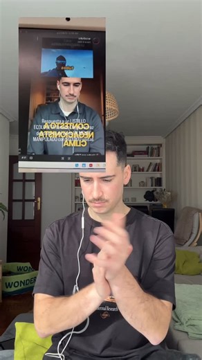 Aquí tienes un copy resumido y directo para Instagram, manteniendo el tono firme pero sin alargarlo demasiado Me respondió el señor que iba a “desmontar la estafa climática de la AEMET”. Quería debatir con datos… pero no hay datos. Solo insultos, falacias y amenazas. En este vídeo te explico cómo funcionan: 👉 Ad hominem (atacar a la persona en vez de al argumento) 👉 Ad populum (si mucha gente lo cree, será verdad) 👉 Sesgo de confirmación (solo aceptar lo que encaja con tu relato) Cada palabra