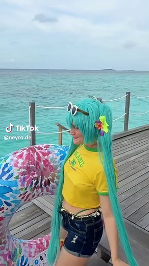Hatsune Miku Cosplay Swim Adventure