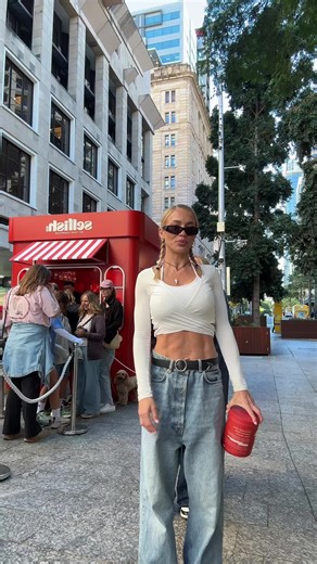Tammy Hembrow (@tammyhembrow)’s videos with original sound - hey