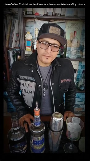 bartending un estilo de vida😎🤟🏼 #bartenderlife #coctelesfaciles #rock #losbunkers #Viral #tiktoklapazbolivia🇧🇴