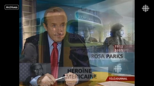 Rosa Parks, figure emblématique de la lutte contre la ségrégation raciale aux États-Unis, est décédée le 24 octobre 2005 à l'âge de 92 ans. En 1955, cette femme afro-américaine avait refusé de céder sa place à un Blanc dans un autobus, défiant ainsi la règle alors en vigueur en Alabama. Son arrestation a déclenché un vaste mouvement qui a conduit à l'abolition de la discrimination raciale dans le sud des États-Unis. Source : Le Téléjournal/Le Point, 25 octobre 2005 Présentateur : Bernard Derome 