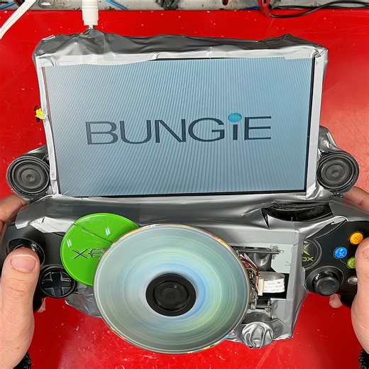 James Channel Forges a Functional Xbox Handheld Console from Scraps