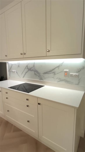 Kitchen splashbacks that protect, decorate and make cleaning a breeze Cooking is messy - in the best way. But when the sauce starts bubbling or the blender takes off without a lid, kitchen splashbacks are there to catch the chaos. Acting like a shield for your walls, they help protect against stains, steam and spills, all while adding personality to your kitchen. Whether you're into bold patterns or calming neutrals, our range makes it easy to find a look that works with your space - and your co