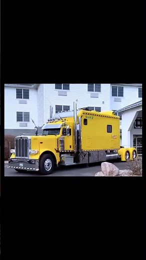 Yellow Peterbilt 389 with a massive custom luxury sleeper! 🟡🔥🚛🐶🏡😃🤩🔥
