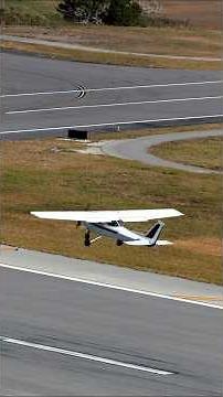 Ein Kleinflugzeug fliegen – in 60 Sekunden! Grundlagen, wie ein Kleinflugzeug funktioniert. #cessna