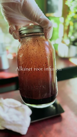 So many fun ways to color soap! #soapmaking #howtomakesoap #handmadesoap #naturalsoap #barsoap #soaptiktok