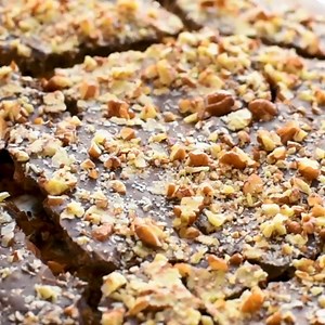 57K views · 480 reactions | RECIPE HERE: https://therecipecritic.com/homemade-toffee/ Homemade toffee is super simple with no candy thermometer required! This buttery chocolate treat is a must-make recipe this holiday season. | The Recipe Critic | Facebook
