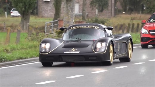 Ultima GTR rara sfreccia su strada pubblica