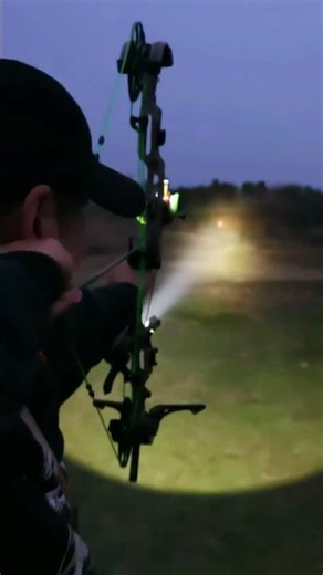 70-pound compound bow, 90-meter distance, night archery training #archery #relaxation #compoundbow
