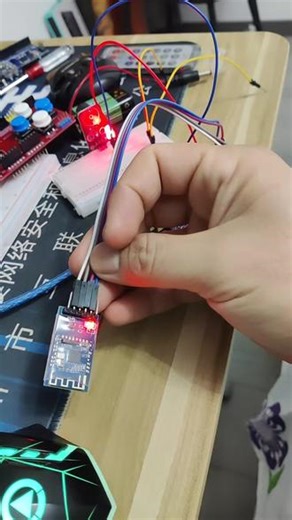 用蓝牙模块控制 led 灯，蓝牙调试 app 界面是真的不友好