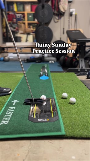 Days like these are a good opportunity to work on the small parts of the game - setup, ball position, tempo, grip. What do you like to work on when it’s rainy out? 🌧️ #golf #roadtoscratch