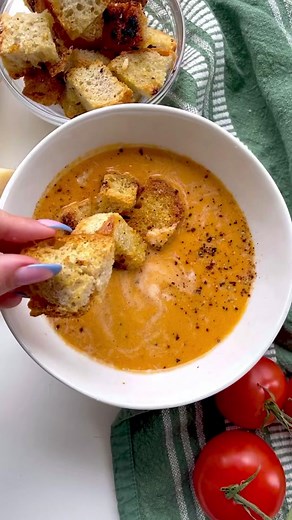 Delicious Creamy One-Pot Tomato Soup Recipe